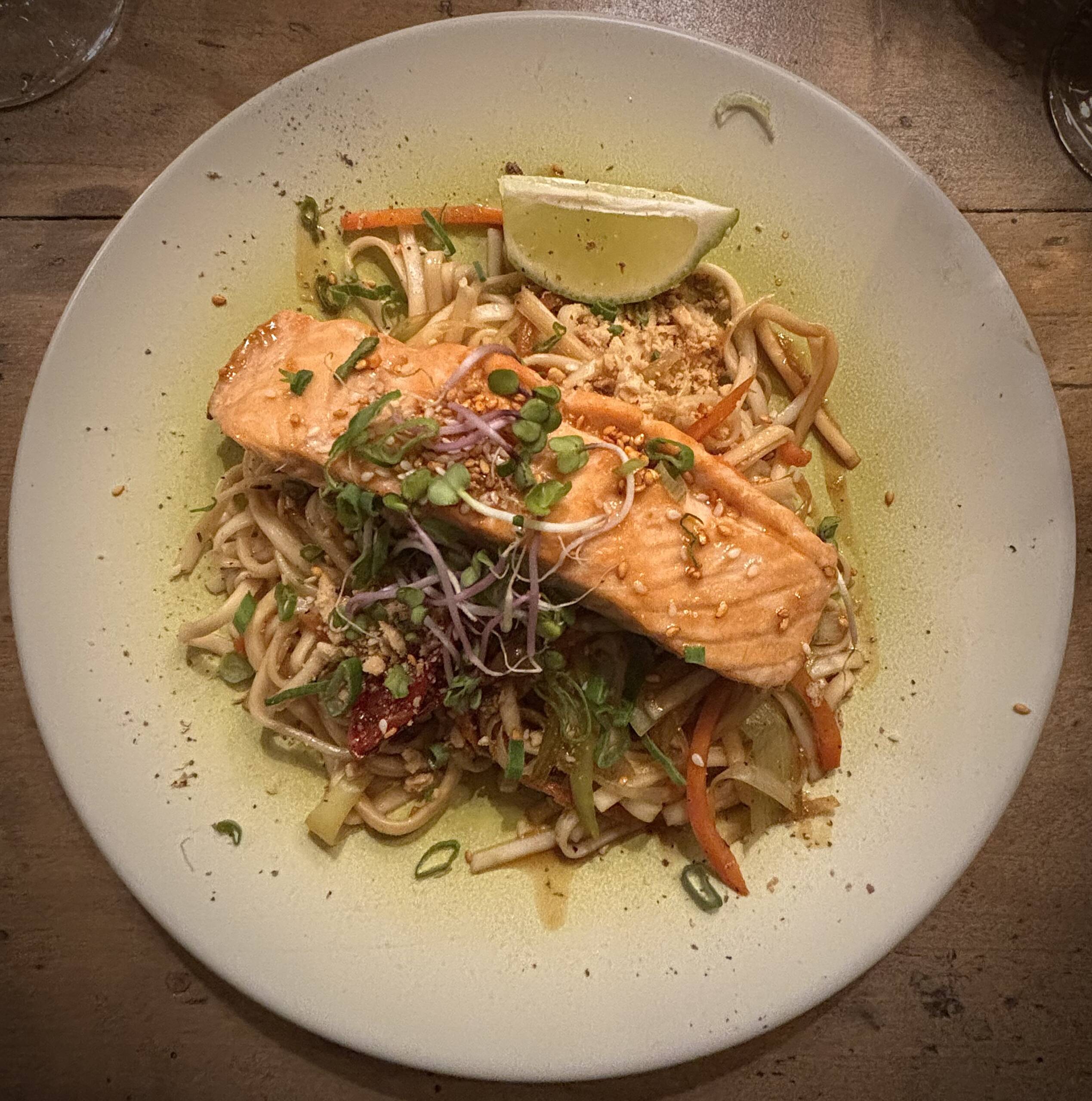 Mi-cuit de saumon laqué au Teriyaki – 24€
